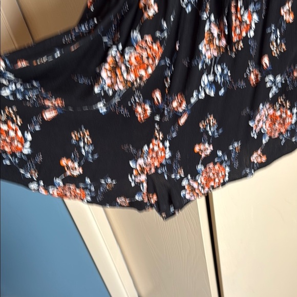 Floral Romper - Picture 3 of 4